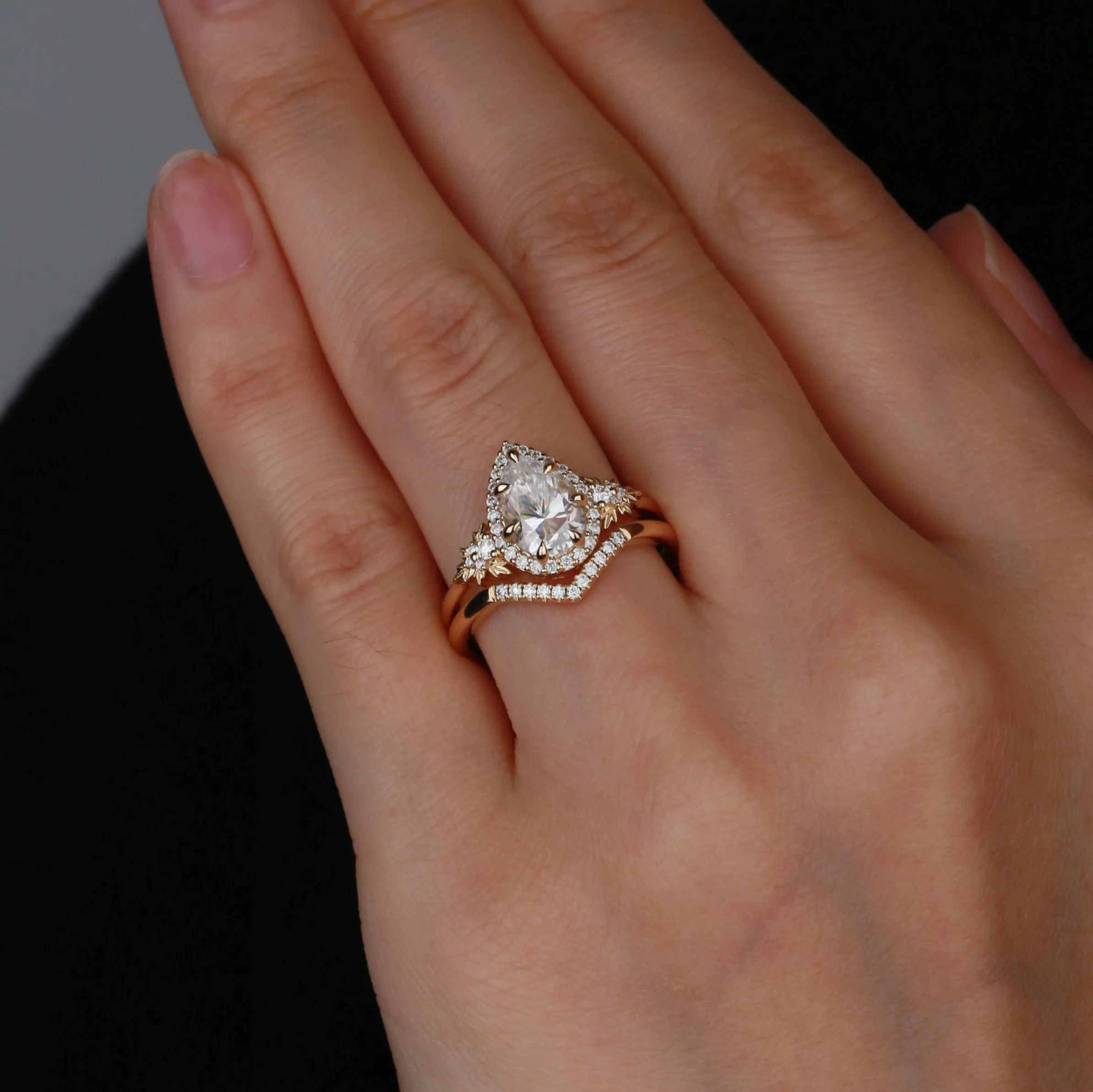 1.5ct Pear Moissanite Maple Leafy Halo Infinity Ring Set 2pcs - Tara
