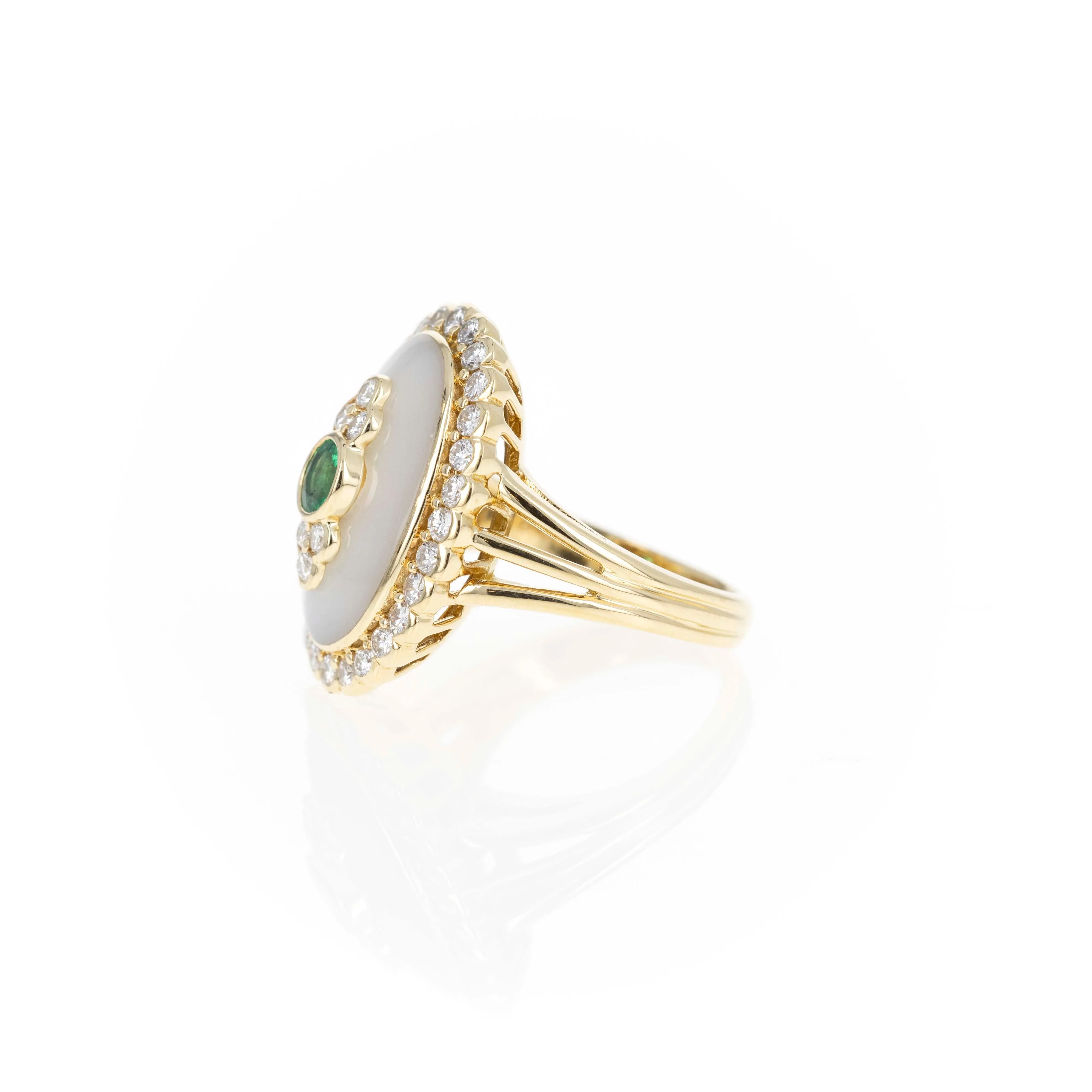 18K Yellow Gold 0.28 Carat Emerald Mother Of Pearl Diamond Ring