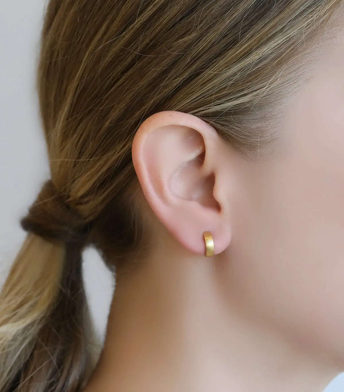 20K Gold Narrow "Huggie" Hoops