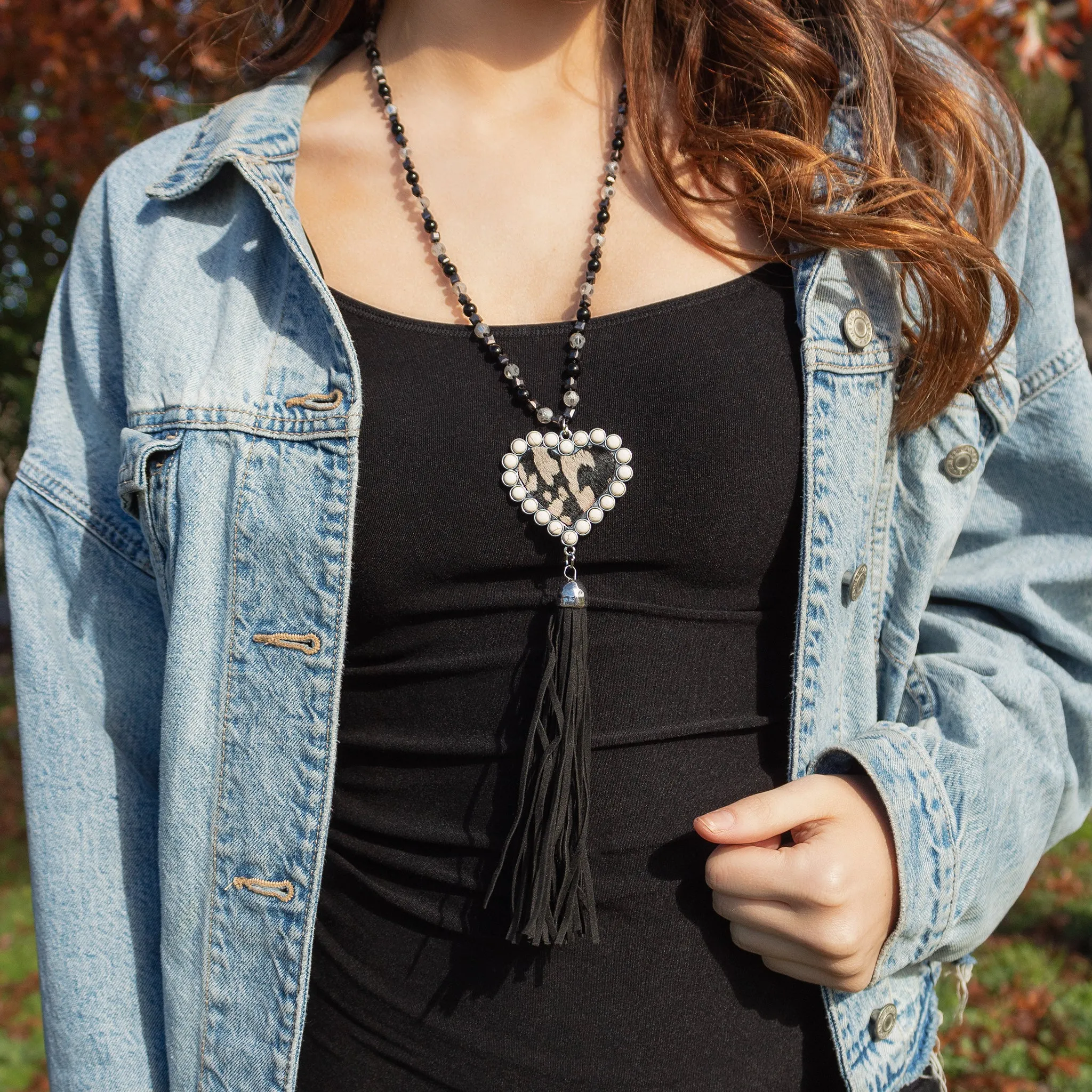 72737 - Beaded Leopard Heart Necklace - Black