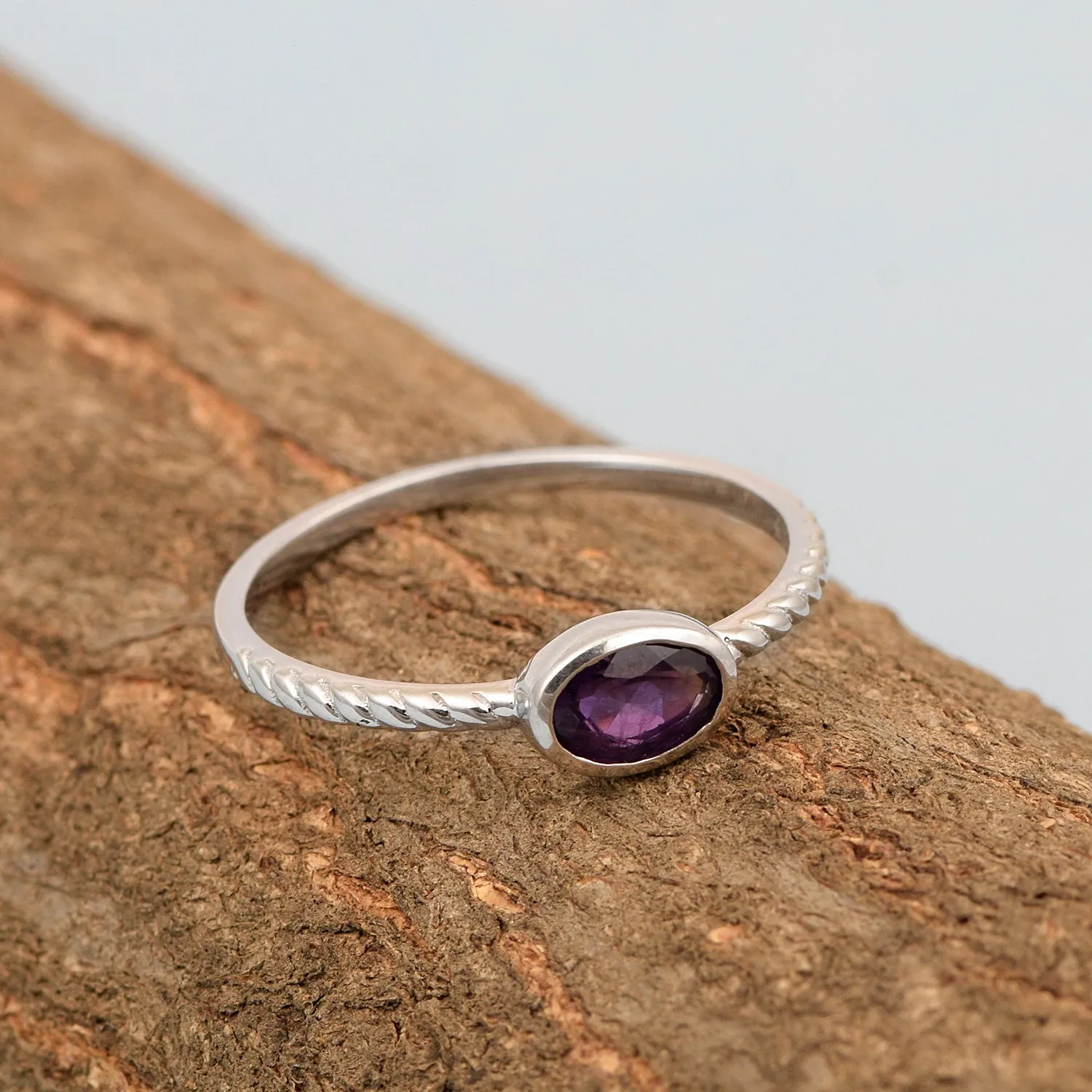 925 Sterling Silver Oval 0.35 Ctw Amethyst Stackable Ring