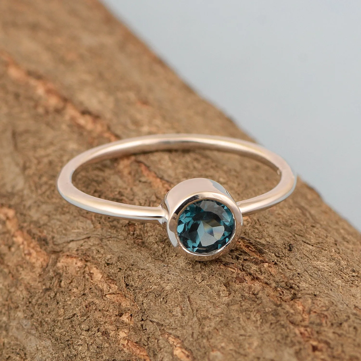 925 Sterling Silver Round 5mm 0.30 Ctw London Blue Topaz Women Engagement Ring
