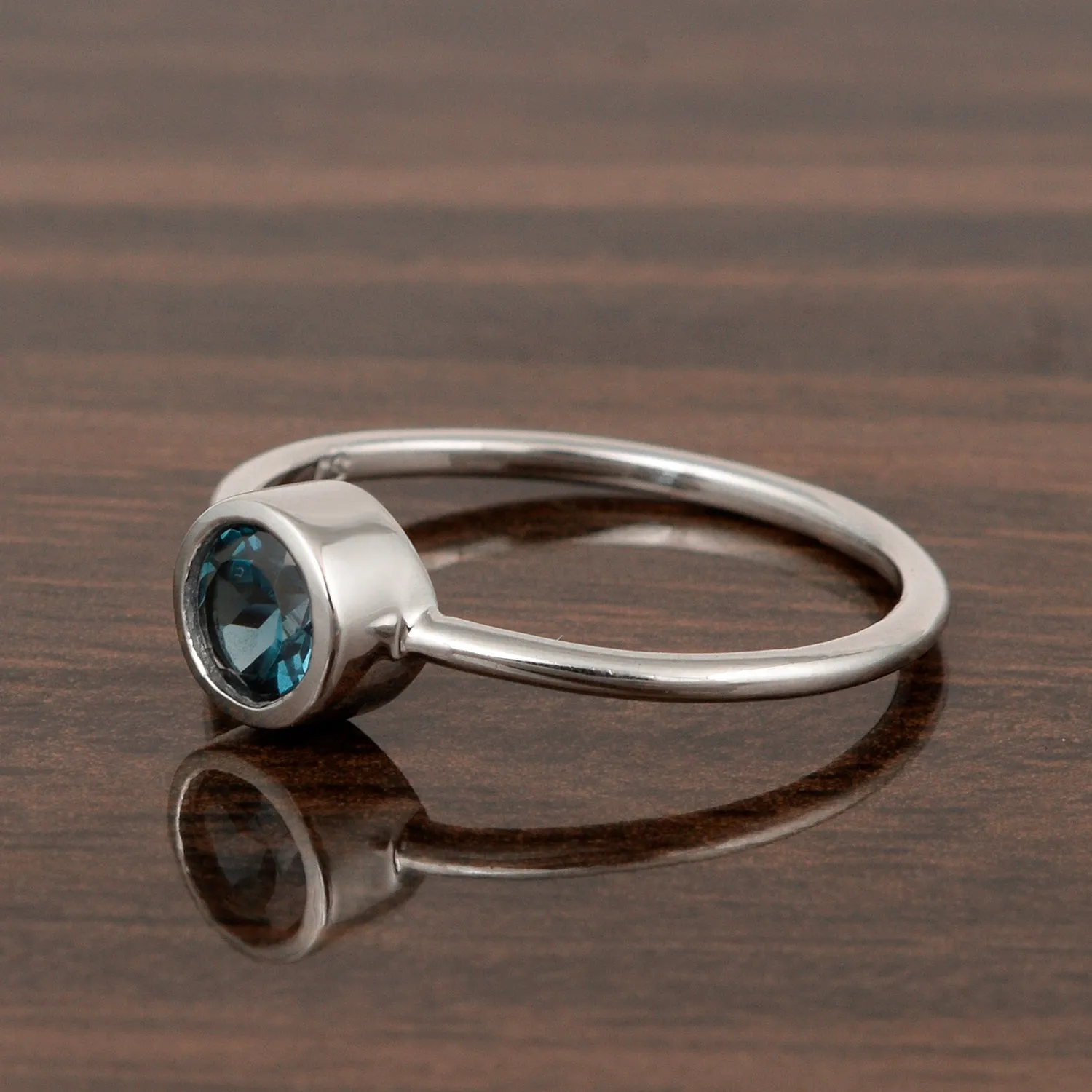 925 Sterling Silver Round 5mm 0.30 Ctw London Blue Topaz Women Engagement Ring