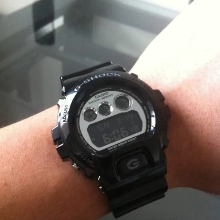Casio - DW-6900NB-1DR