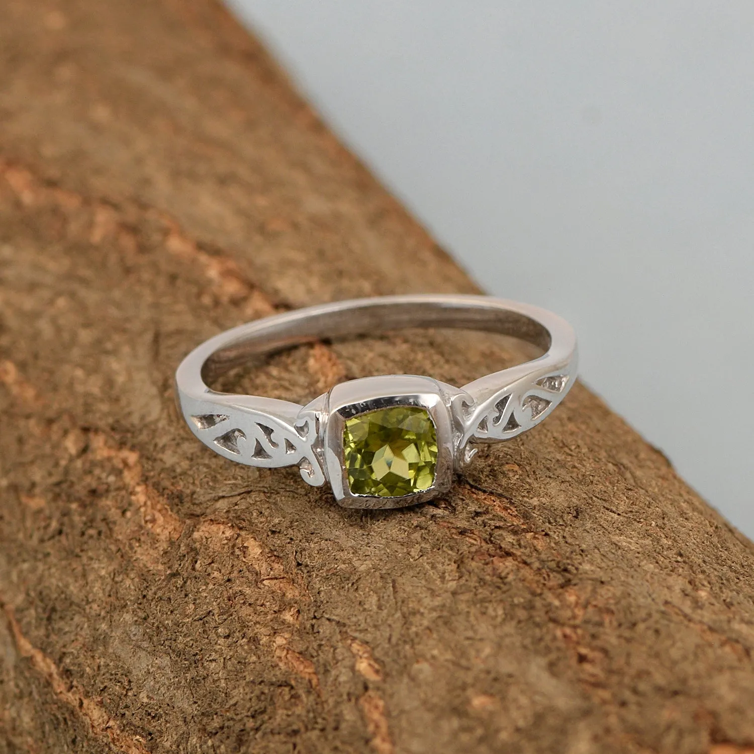 Cushion 0.65 Ctw Peridot Gemstone 925 Sterling Silver Women Cluster Ring