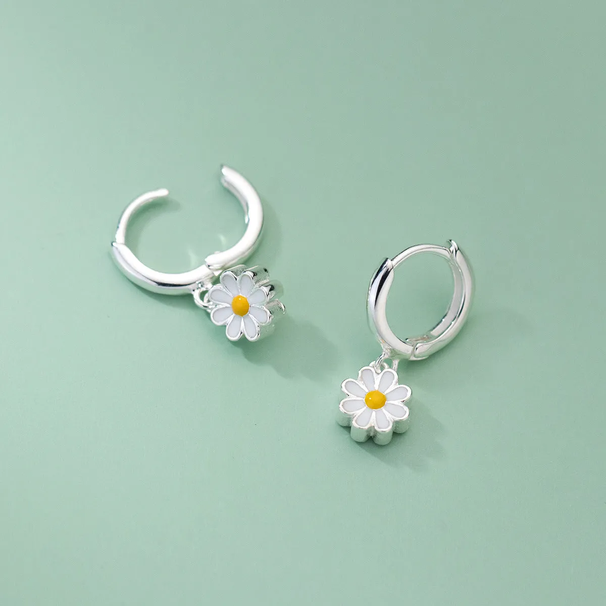 Daisy Flower Huggie earrings-SH061