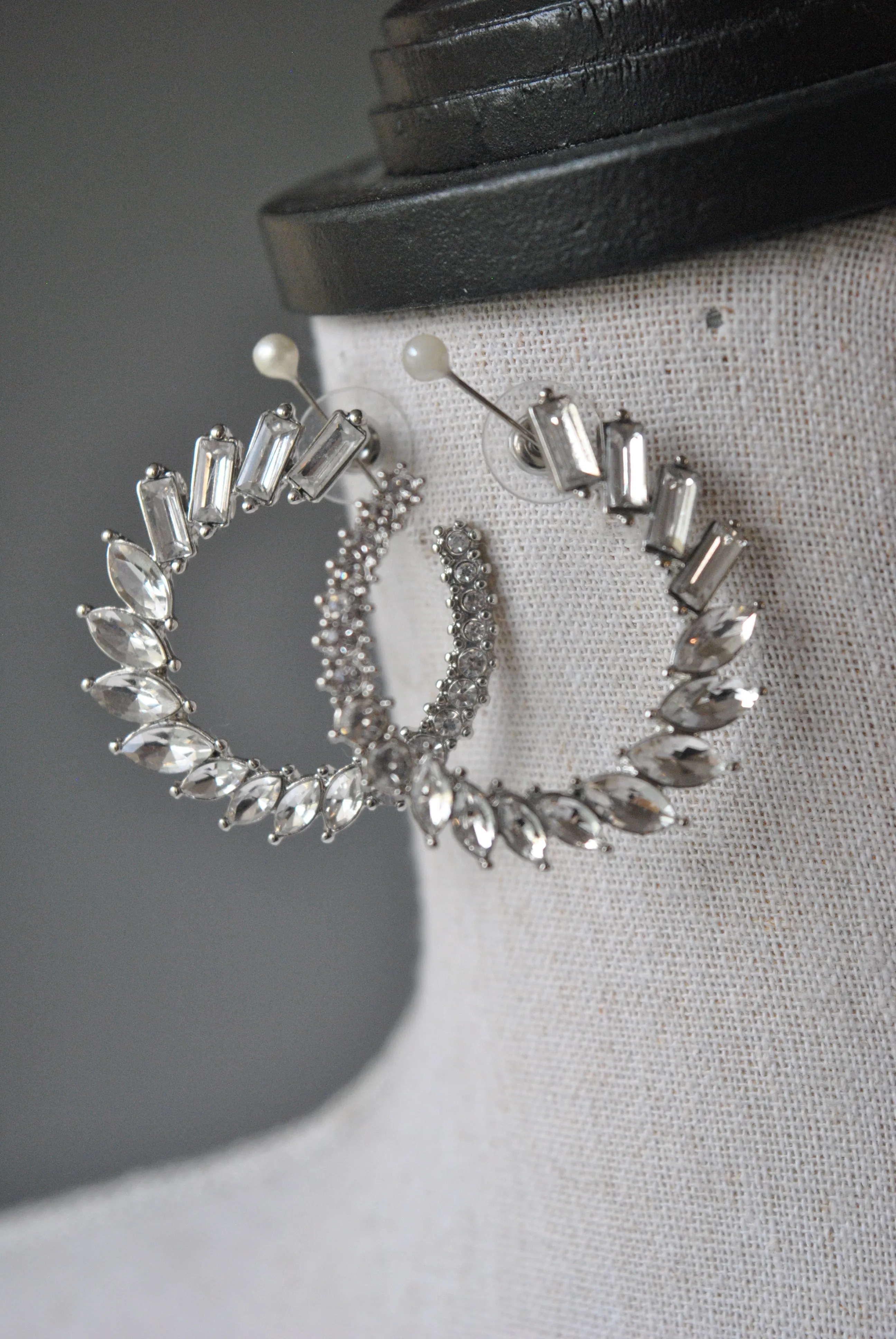 FASHION COLLECTION - CLEAR CRYSTALS EARRINGS