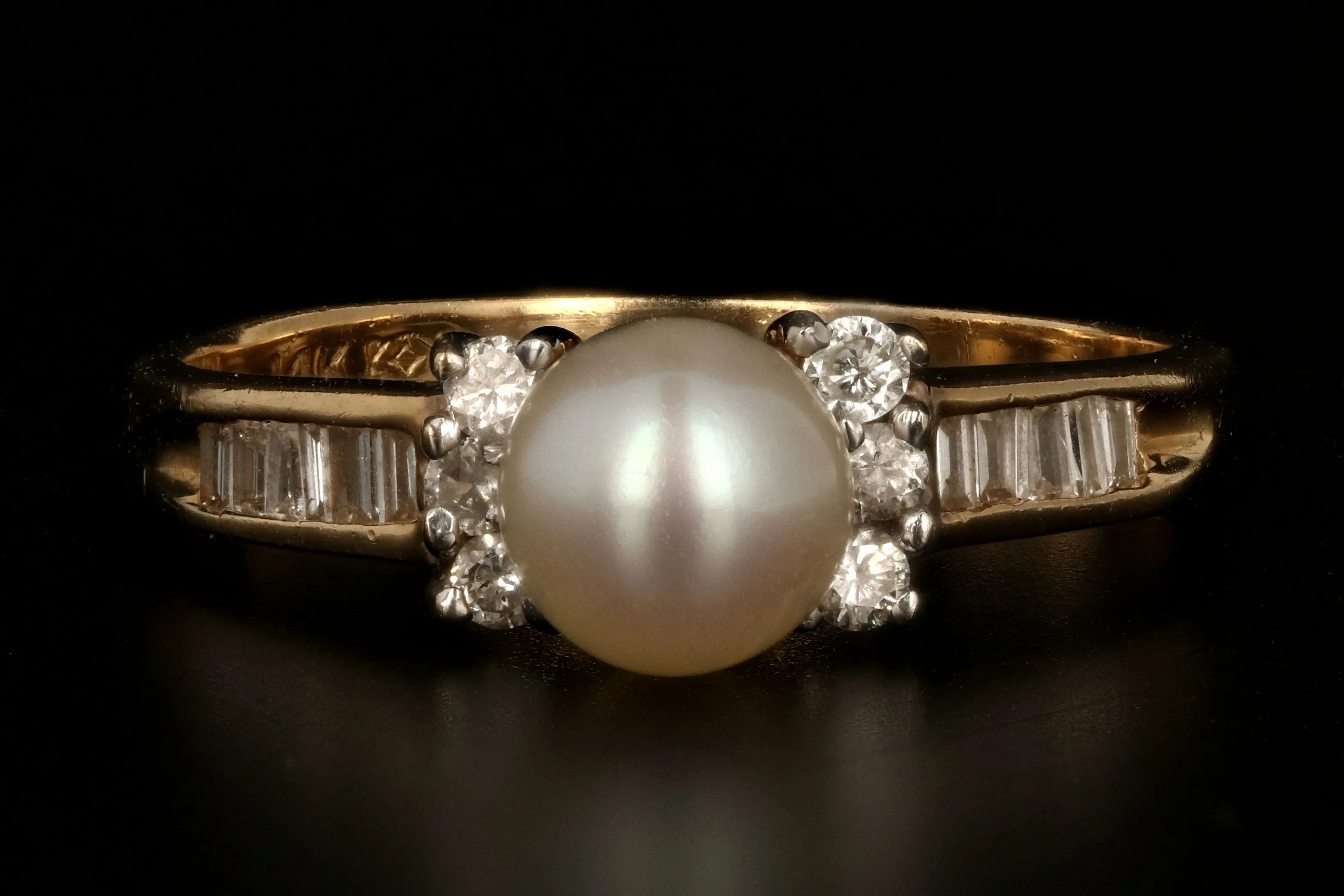 Modern 14K Yellow Gold 6.15mm Pearl And Diamond Ring