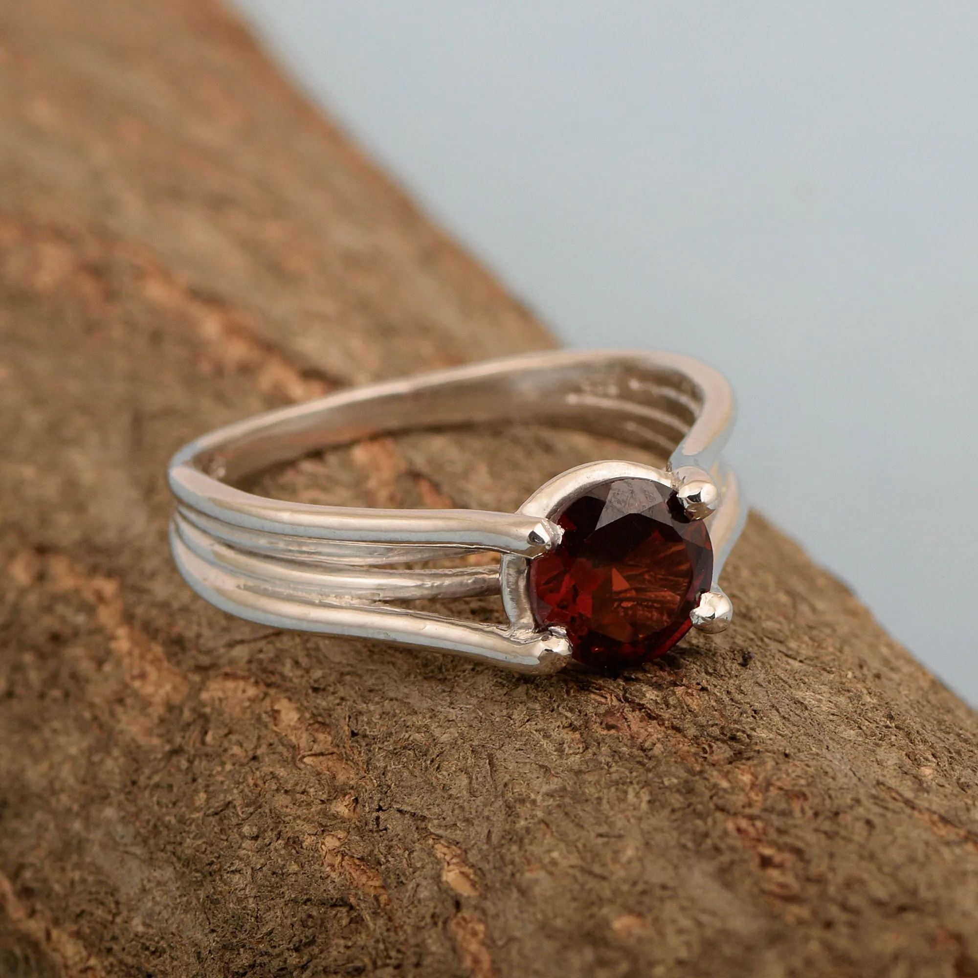 Solitaire Round 8mm Garnet 925 Sterling Silver Wedding Ring