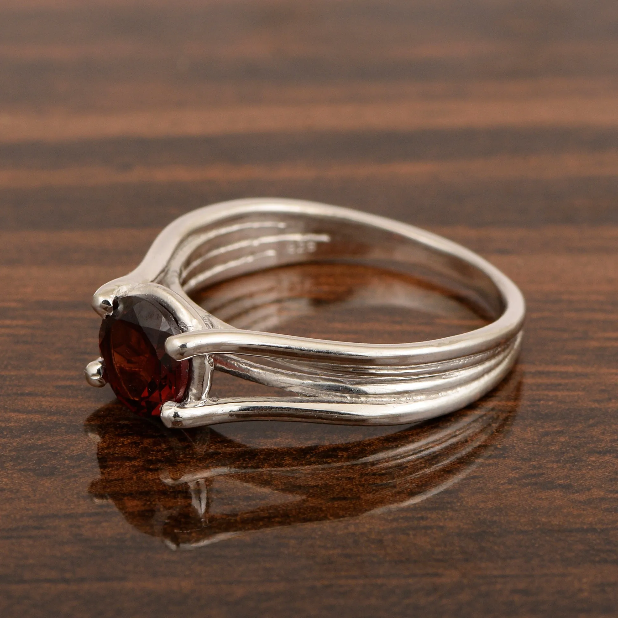 Solitaire Round 8mm Garnet 925 Sterling Silver Wedding Ring