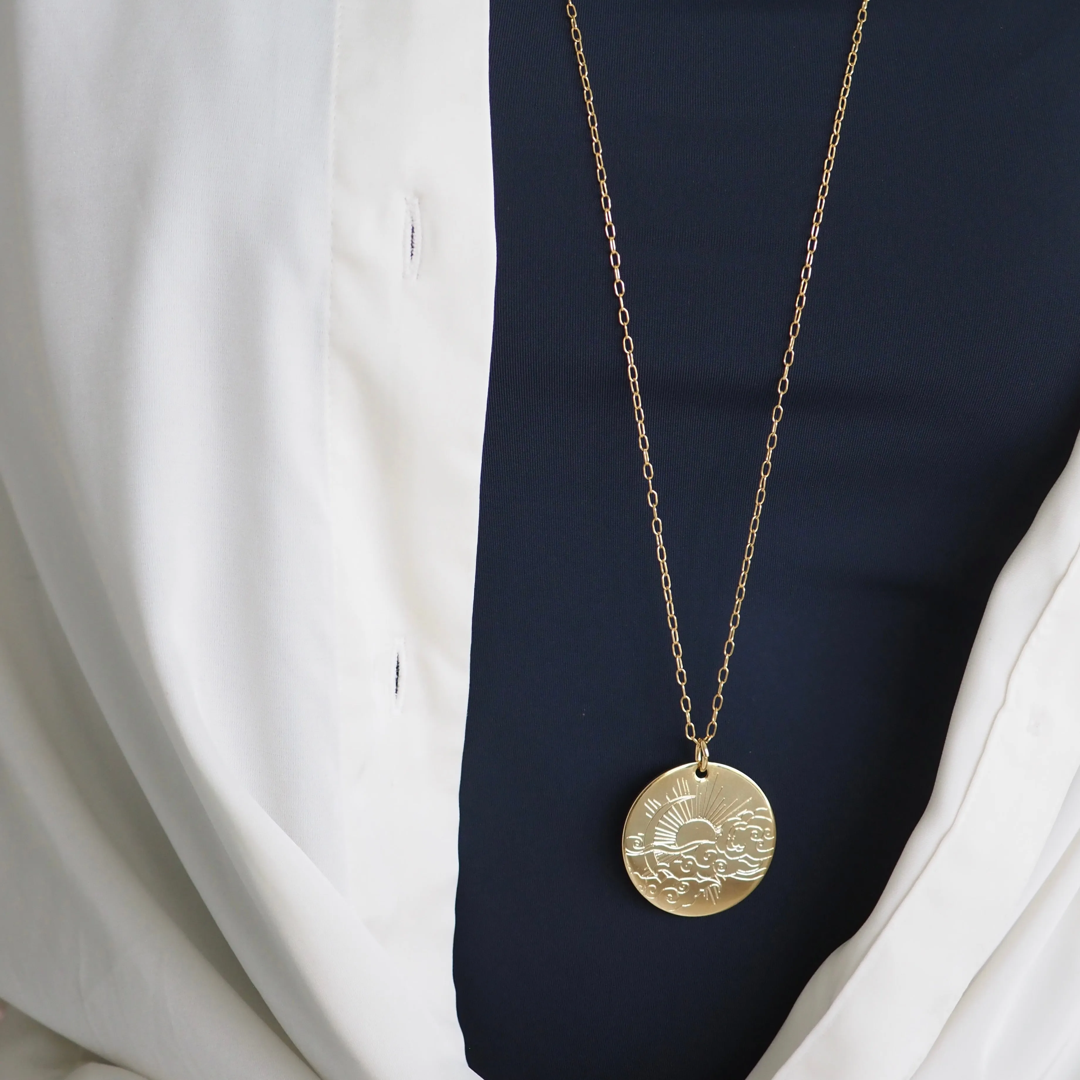 SUNSET CHASER  1.1/4" DISC NECKLACE