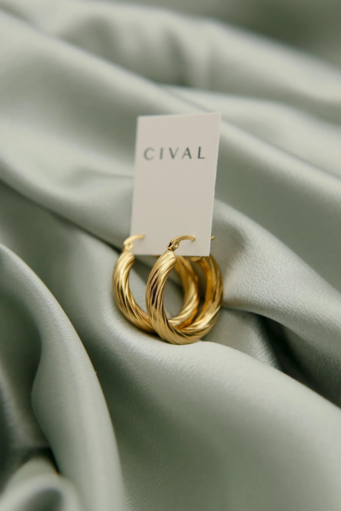 Tina Hoops | Gold