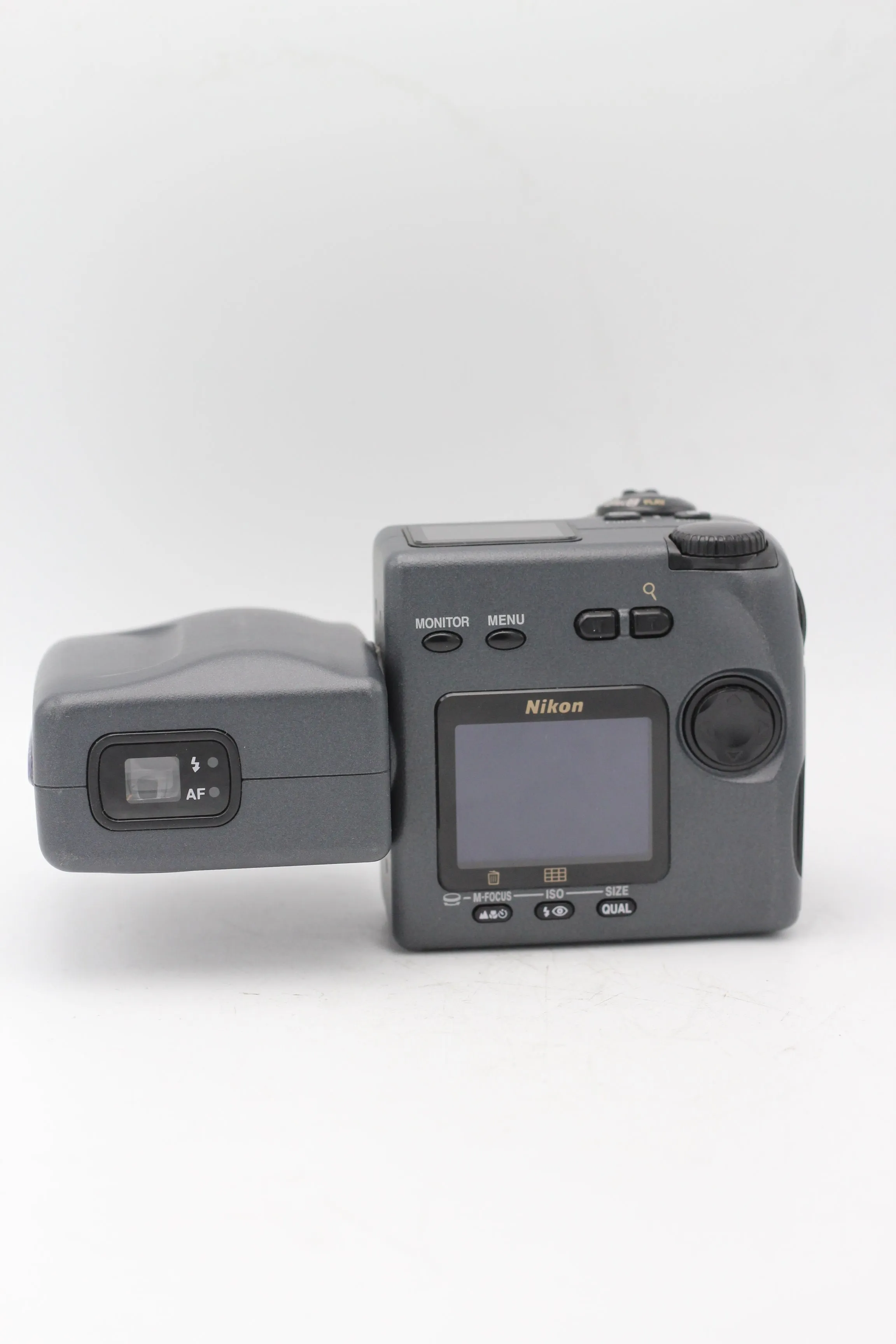 Used Nikon Coolpix 990 - Used Very Good