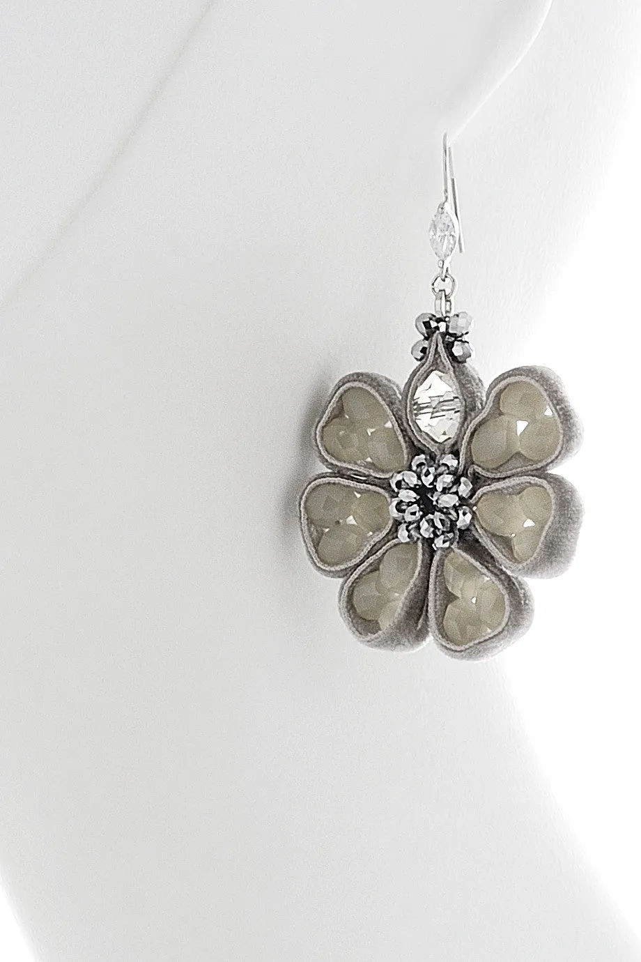 VELLUTO Grey Beaded Earrings